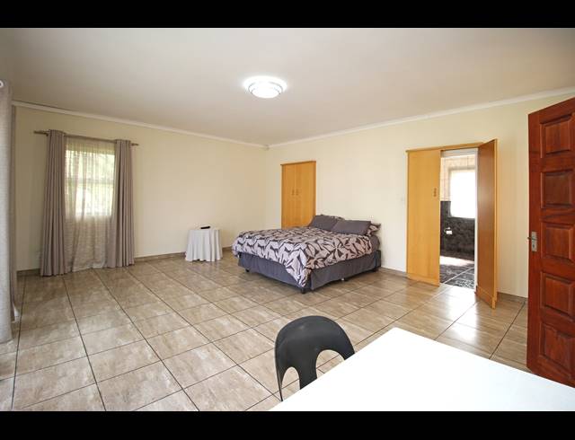 5 BEDROOM HOUSE FOR SALE IN BLOUBOSRAND
